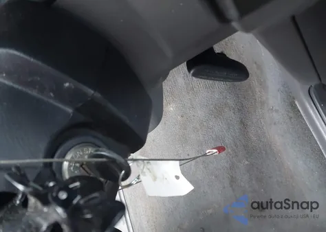 2001 Nissan Xterra Xe-V6 z USA, uszkodzony, nr VIN 5N1ED28T21C583414